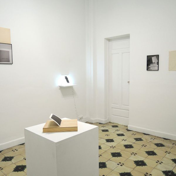 Misha Bies Golas. S/T, (Groz-Souto), 2015. Fotografía en blanco y negro y catálogo.  Edición: 3 + 1