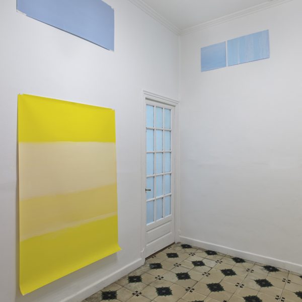 Vista de la exposición, 2015. Acrílico sobre papel poliester. Diferentes medidas