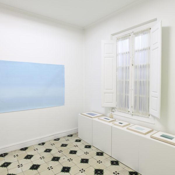 Vista de la exposición, 2015. Acrílico sobre papel poliester. 120 x 240 cm