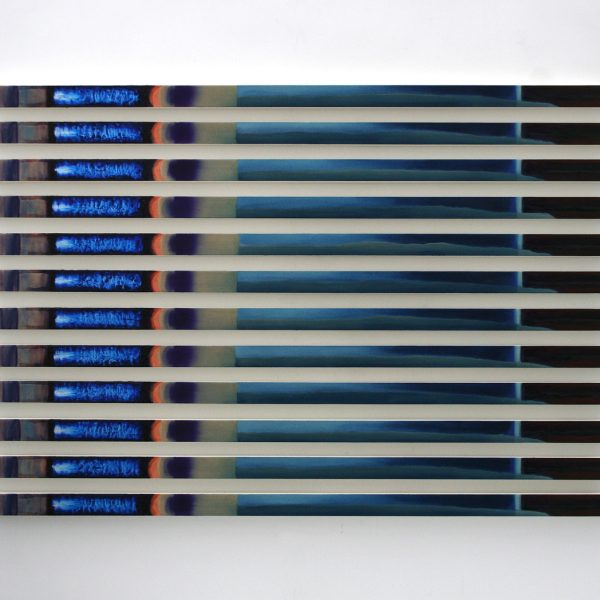 Cuadros Iguales, 2019. Técnica mixta sobre loneta montada en madera. Serie de 12 unidades. 200 x 7 x 5 cm unidad. Diferentes posiciones