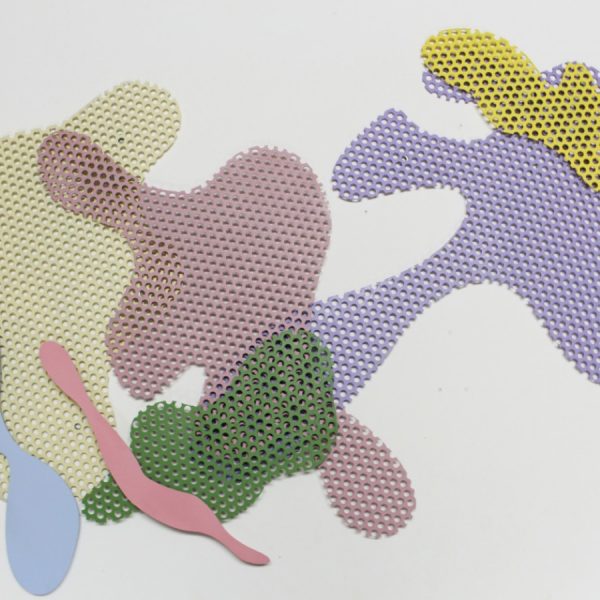 Mario Espliego. Túmulo, VI, 2019. Enamelled steel. 100 x 80 cm
