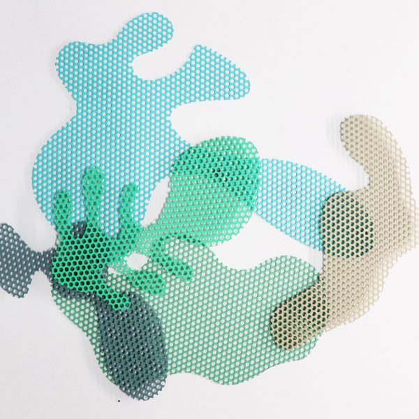Túmulo V, 2019. Acero esmaltado. 90 x 70 cm