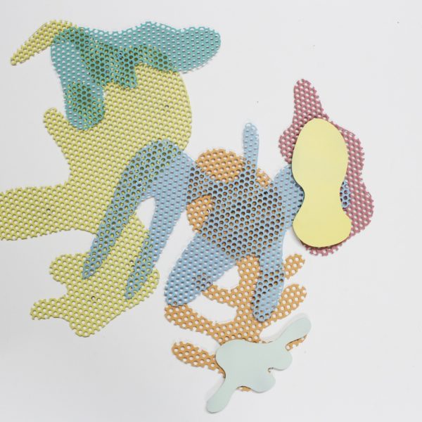 Mario Espliego. Túmulo VI, 2019. Enamelled steel. 100 x 80 cm