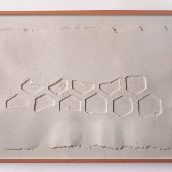 Tania Blanco. Terroso, 1, 2020. Gofrado sobre pulpa de papel algodón. 100 x 70 cm. 110 x 79 cm enmarcado