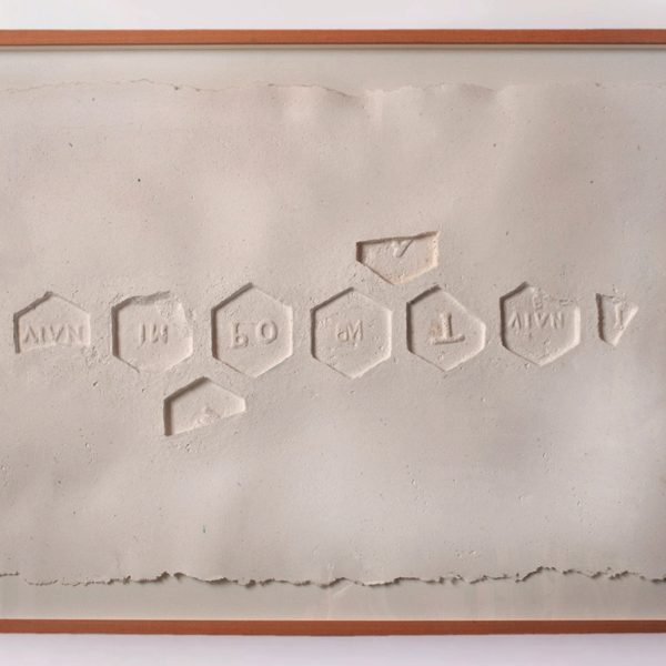Tania Blanco. Terroso, 2, 2020. Gofrado sobre pulpa de papel algodón. 100 x 70 cm. 110 x 79 cm enmarcado