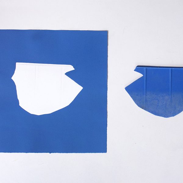 Tania Blanco. Cerúleo. Cerúleo, 2020. Gofrado sobre papel Hahnemühle y plástico. 37, 5 x 37,5 cm (papel)