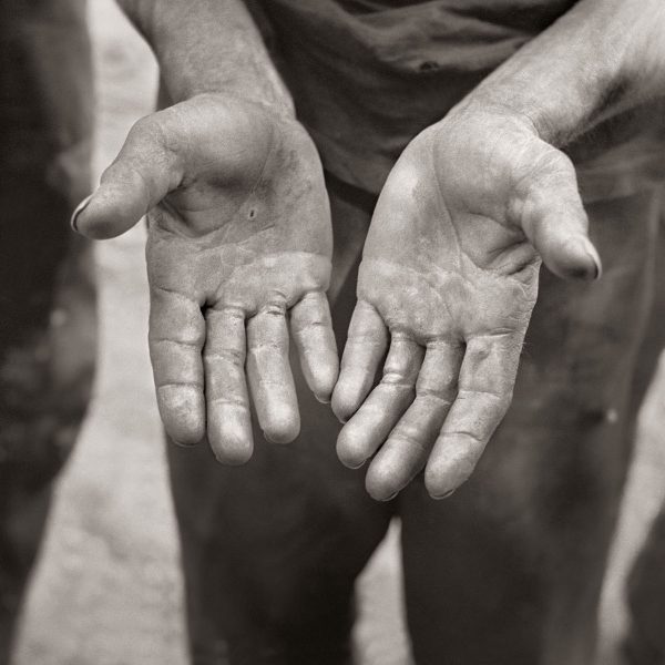 Nicolás Muller. Manos de campesino, Hungría, 1937.
Digital print with pigmented inks on
Hahnemühle Baryta paper.
50 x 50 cm.
Edition  1 of 3