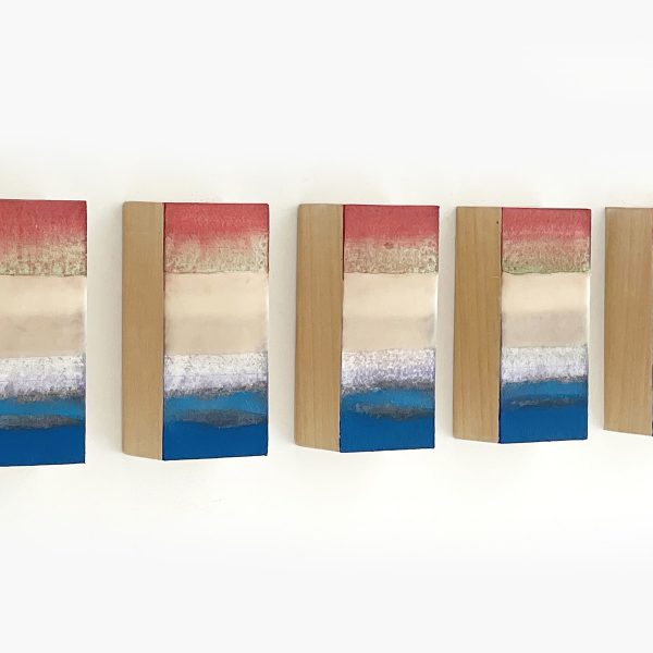 Plágaro. Ref. P010. Identical Papers, 2022. Mixed media on 640 g Indian rag paper on wood Set of 5 units: 15 x 55 x 5 cm. Different positions.