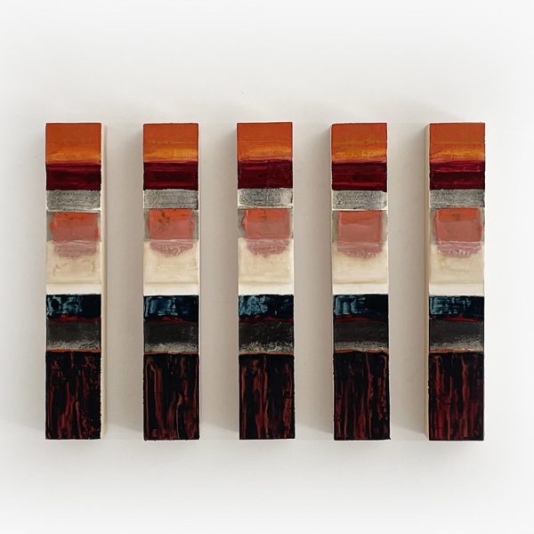 Plágaro. Ref P030. Identical Papers, 2024. Mixed
media on 640 g. Indian rag paper on wood. Set of 5 units: 40 x 55 x 5 cm. Different positions.