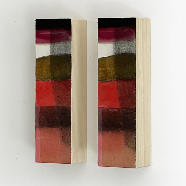 Plágaro. Ref P032. Identical Papers, 2024.  Mixed media on 640 g. Indian rag paper on wood.  Set of 2 units: 24 x 19 x 5 cm. Different positions.