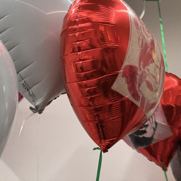 Maria Gimeno.  Pop! Picasso, 2024. Monotipo sobre globo de poliamida