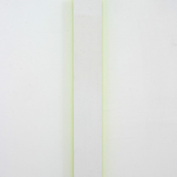 Paco Fernández. S/T, 2004. Fluorescente, acrílico sobre tabla. 122 x 17,5 x 5 cm