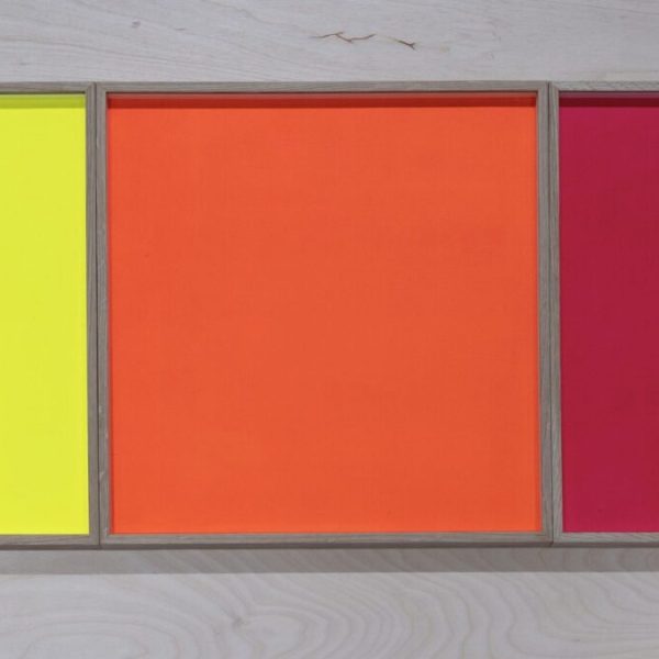 Paloma Gamez. Amarillo, naranja, magenta, 2021. Acrílico sobre papel enmarcado con cristal museo. 44 cm x 132 cm