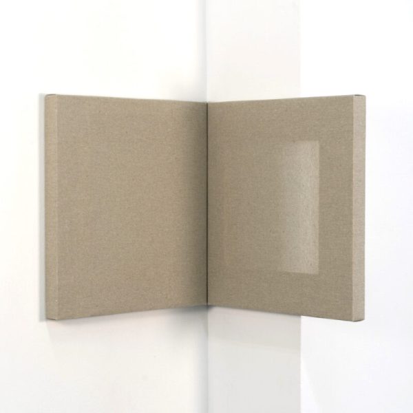 Paloma Gámez. S/T. De lo visible y lo no visible, 2023. Bastidor, lino. 35 x 35 x 3 cm