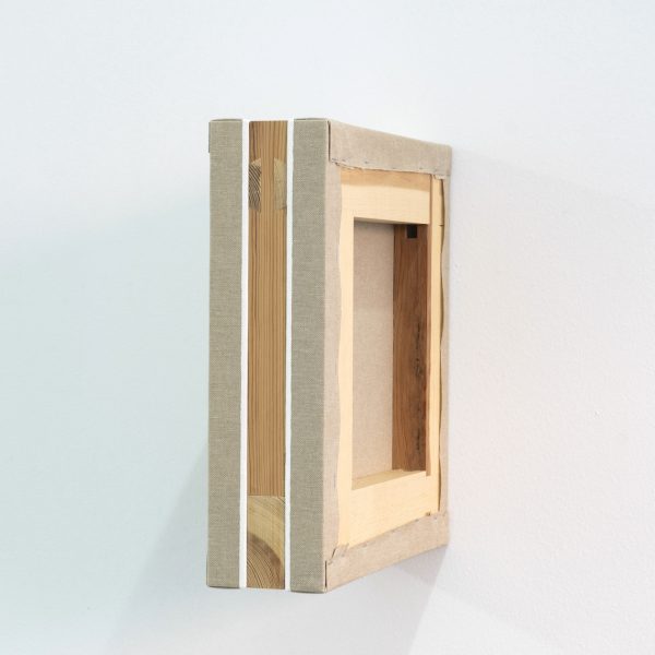 Paloma Gámez. S/T. De lo visible y lo no visible, 2023. Bastidor, tela, gesso. 195 x 130 x 6 cm