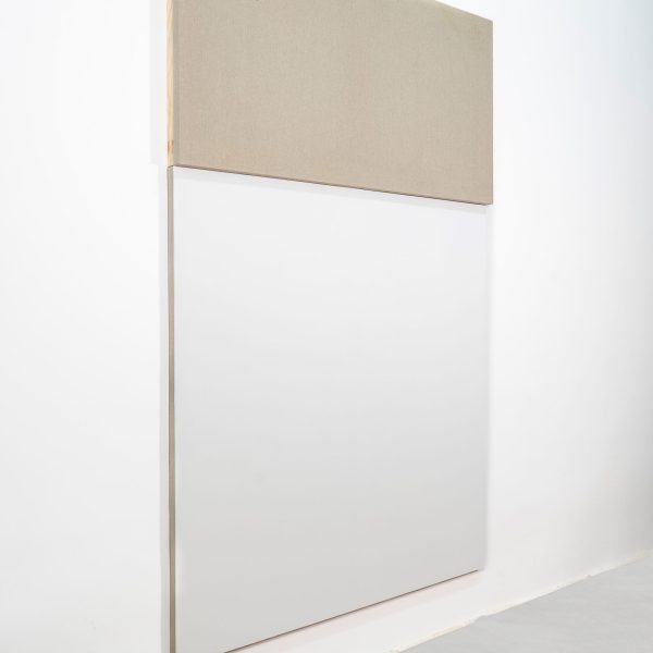 Paloma Gámez. S/T. De lo visible y lo no visible, 2024. Bastidor, tela, gesso. 195 x 130 x 6 cm