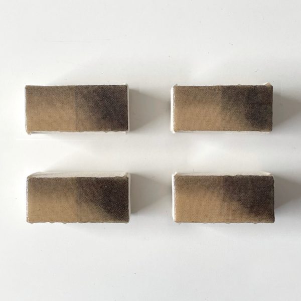 Plágaro. Cuadros Iguales, 2022. Técnica mixta sobre loneta en madera. Set. 12 x 22 x 4 cm. Ref. 1407