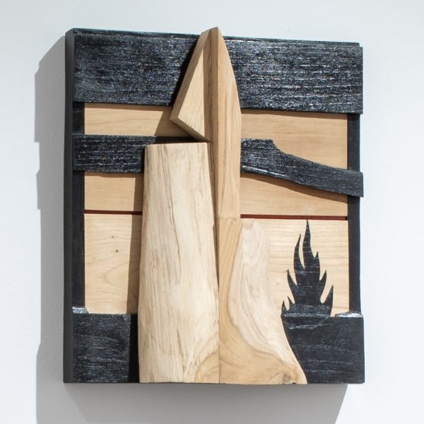 Adolfo Manzano. Morada 3, 2025. Madera de castaño y esmalte. 30 x 30 x 3,5 cm