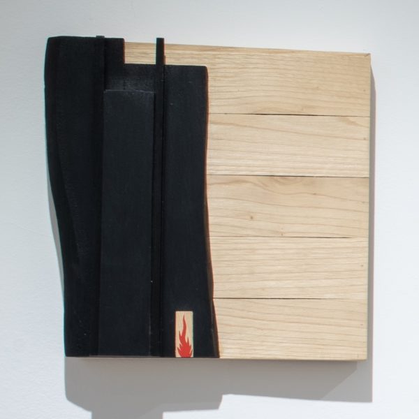 Adolfo Manzano. Morada 1, 2025. Madera de castaño y esmalte. 30 x 30 x 3,5 cm